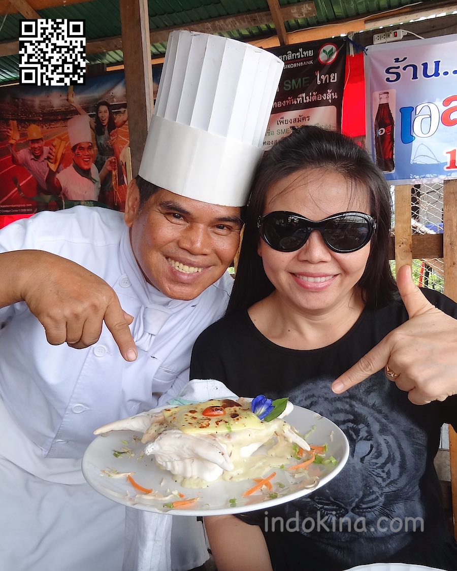 Thailand Bangkok Thai Chef and customer